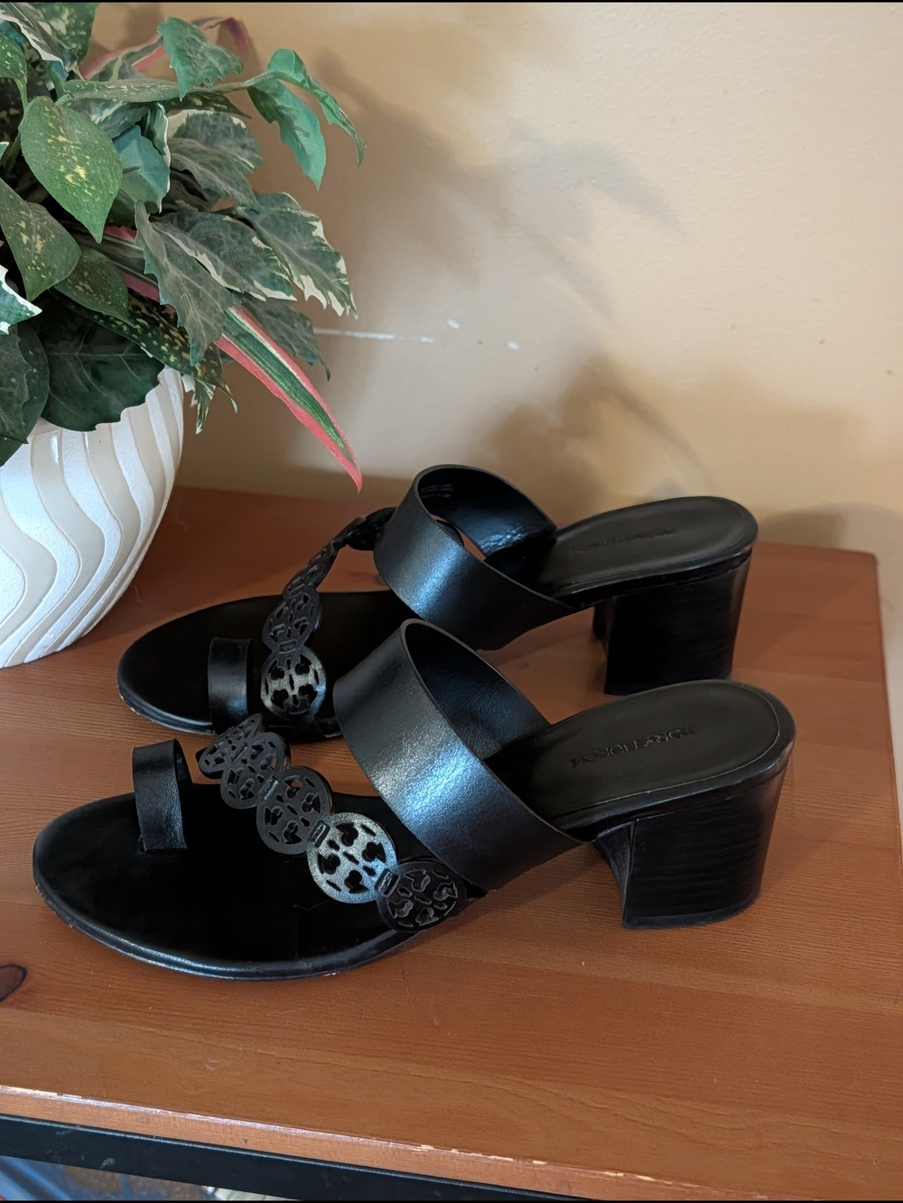 Tory Burch Black Leather Logo-Accent Sandals - Picture 3 of 5